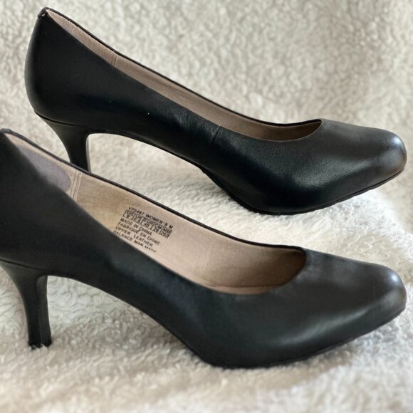 Rockport Black Leather Pumps 3" heel, Size 9, Excellent Used Condition - Picture 3 of 3